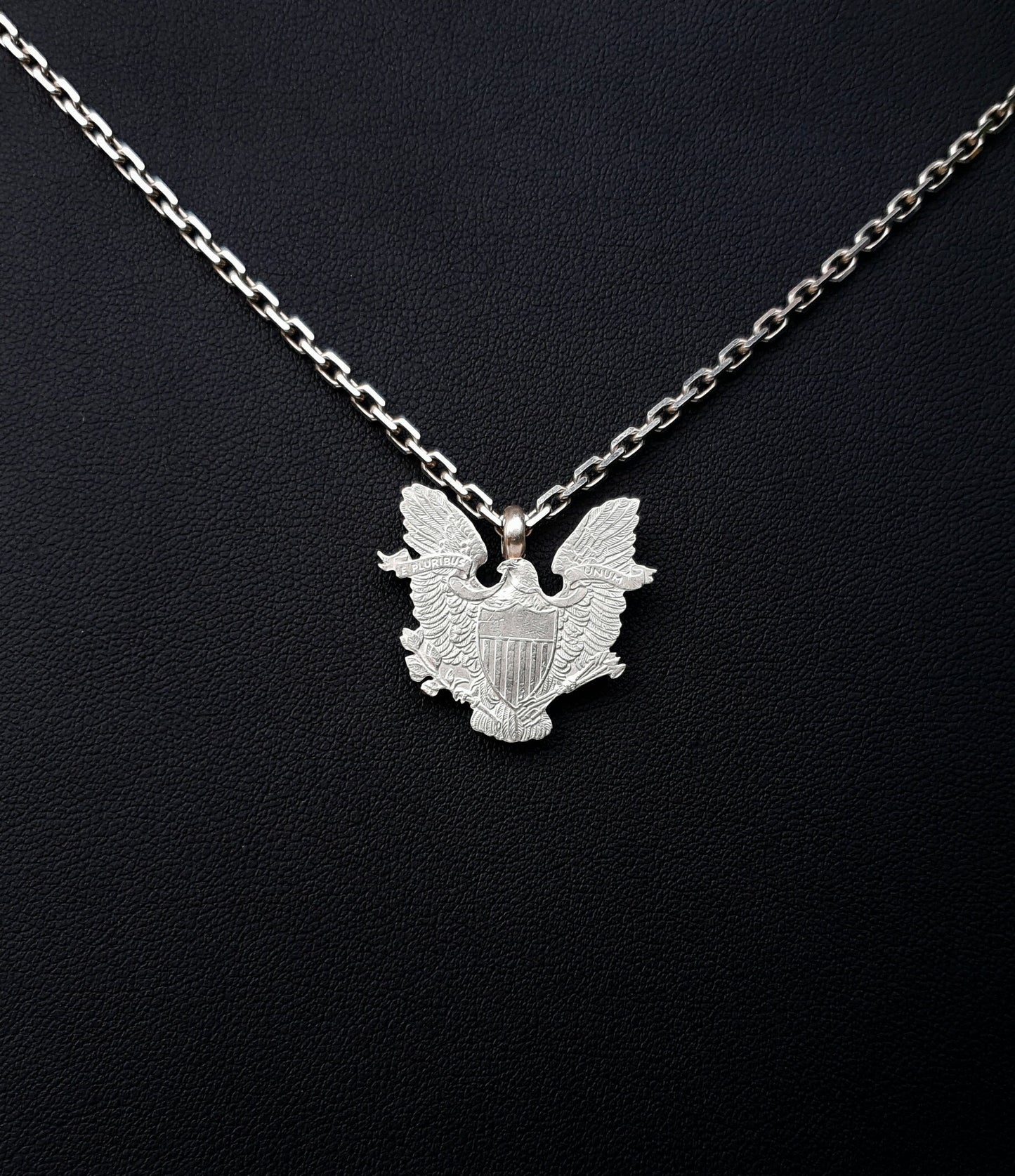 Pendentif pièce de monnaie 1 Dollar "American Eagle" en argent découpée a la main