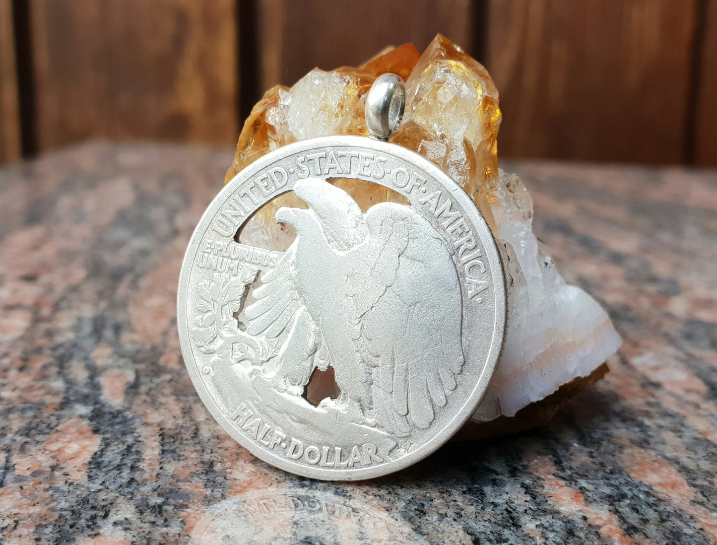 Pendentif pièce de monnaie 1/2 Dollar "Liberty Walking" en argent découpée a la main
