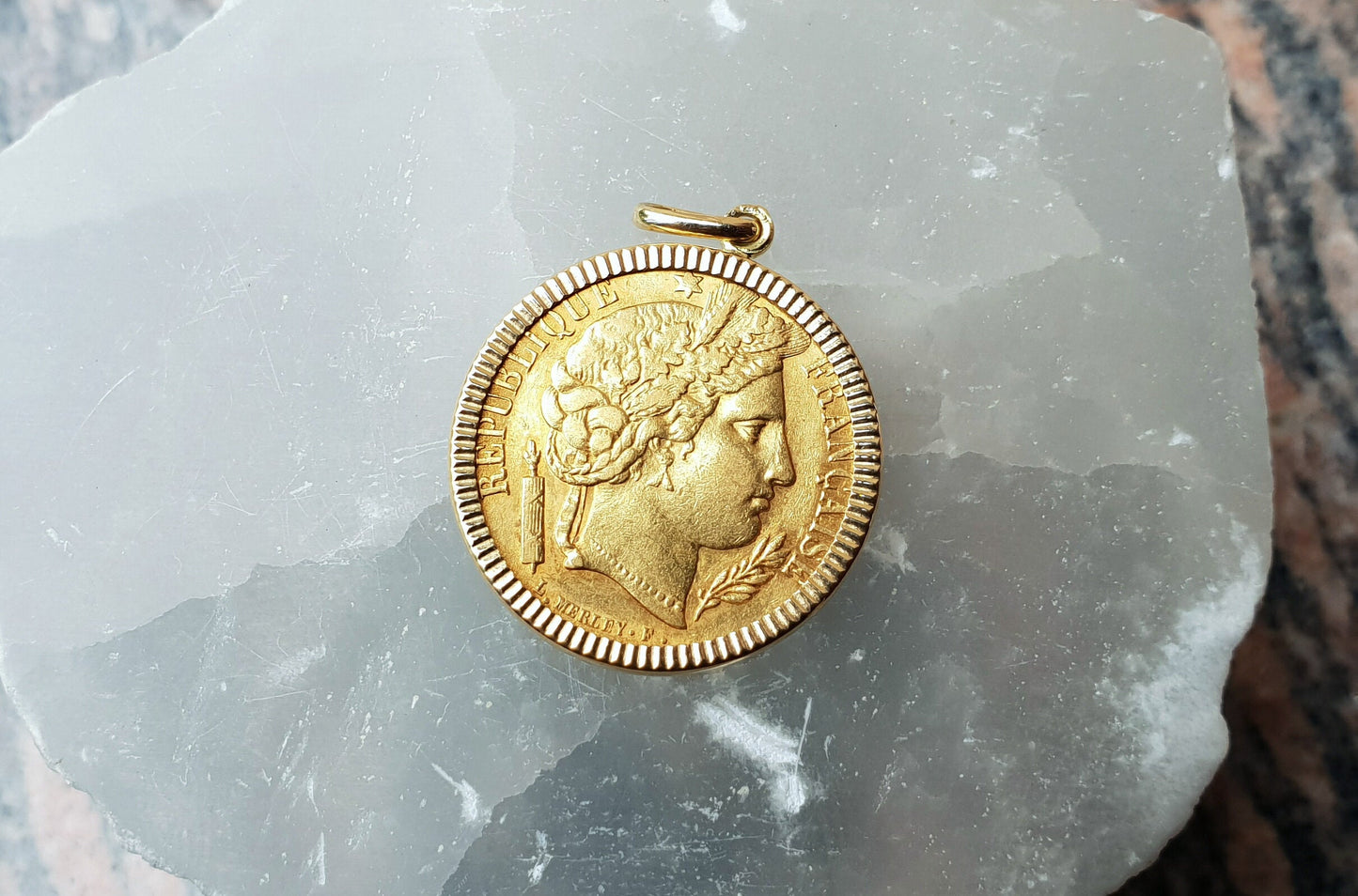 Pendentif pièce de monnaie 20 Francs "Cérès" bord lapidé en or