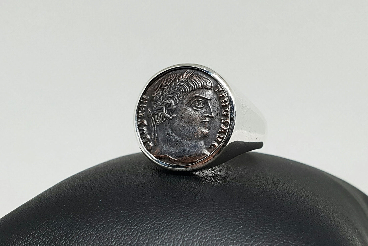 Chevalière massive pièce de monnaie Romaine Constantin en argent (coin ring)