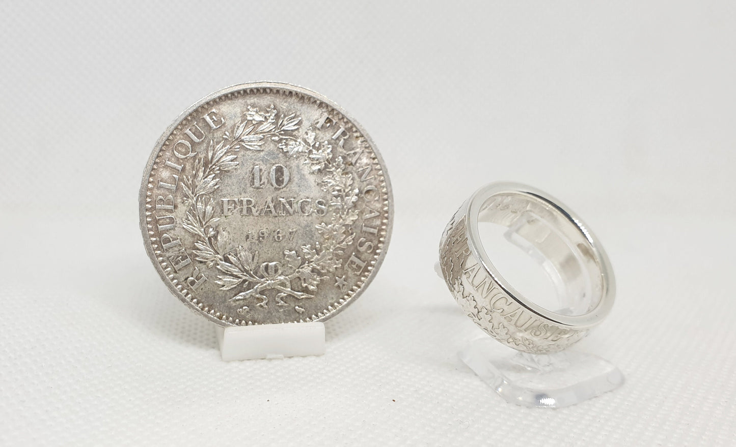 Bague pièce de monnaie 10 Francs Hercule en argent style alliance serti d'un saphir, d'un diamant et d'un rubis avec gravure (coin ring)