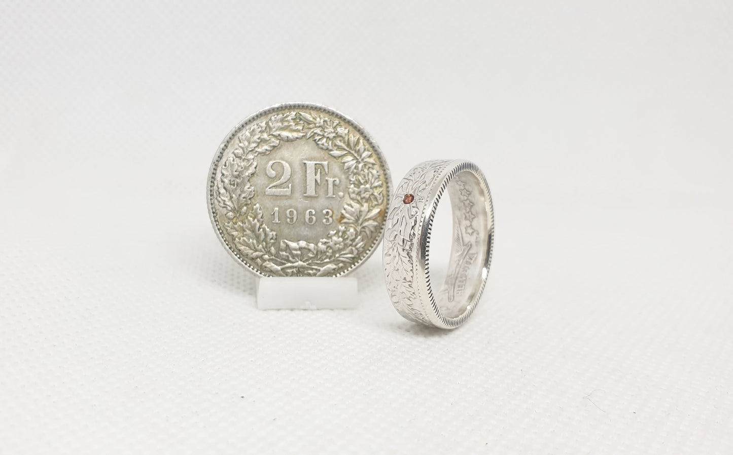 Bague pièce de monnaie 2 Francs Suisse en argent serti d'un rubis (coin ring)