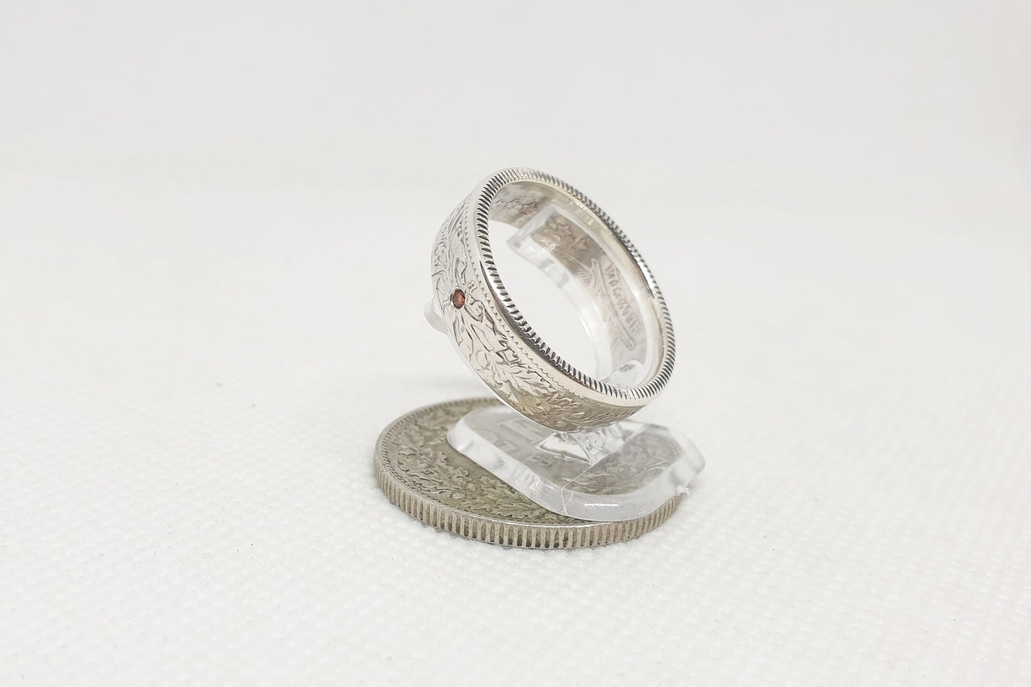 Bague pièce de monnaie 2 Francs Suisse en argent serti d'un rubis (coin ring)