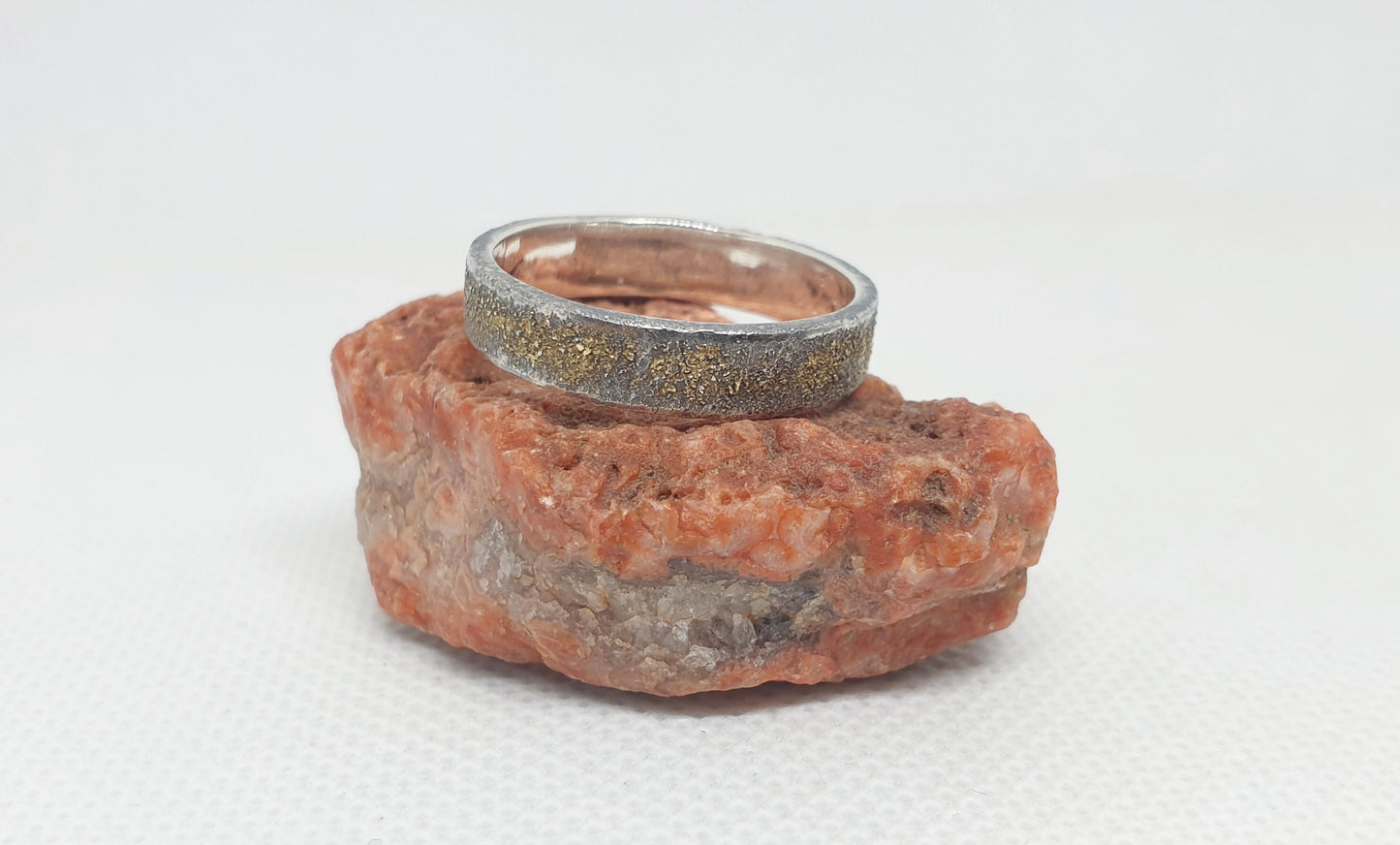 bague rustique morceau de la lune en argent sterling et en or 18 carat avec gravure.