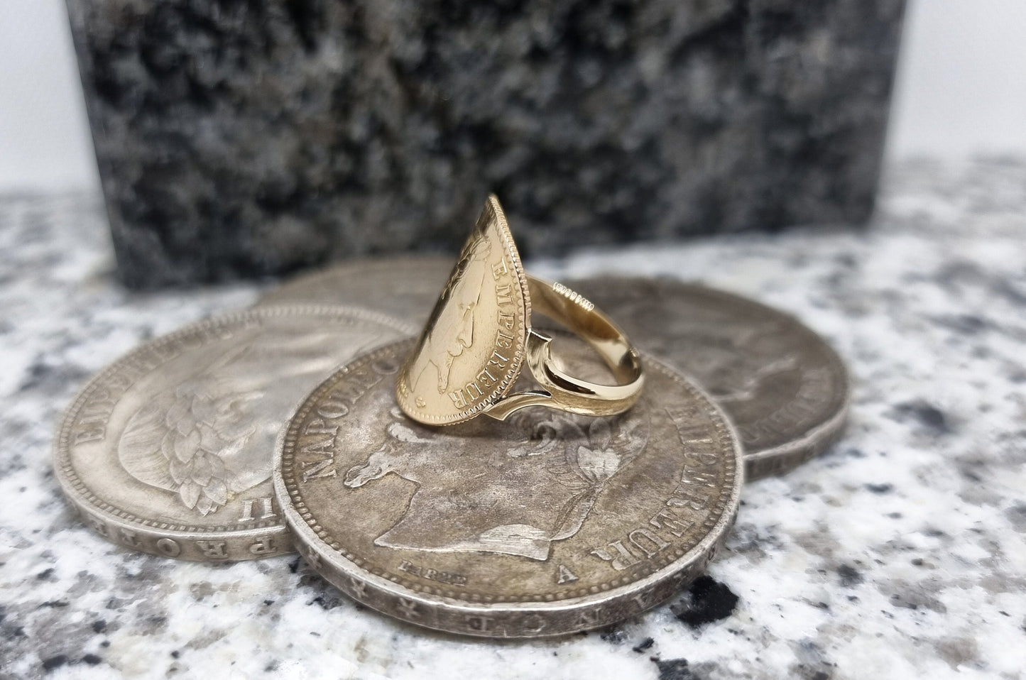 Bague pièce de monnaie 10 Francs Napoléon III tête laurée cintrée en or