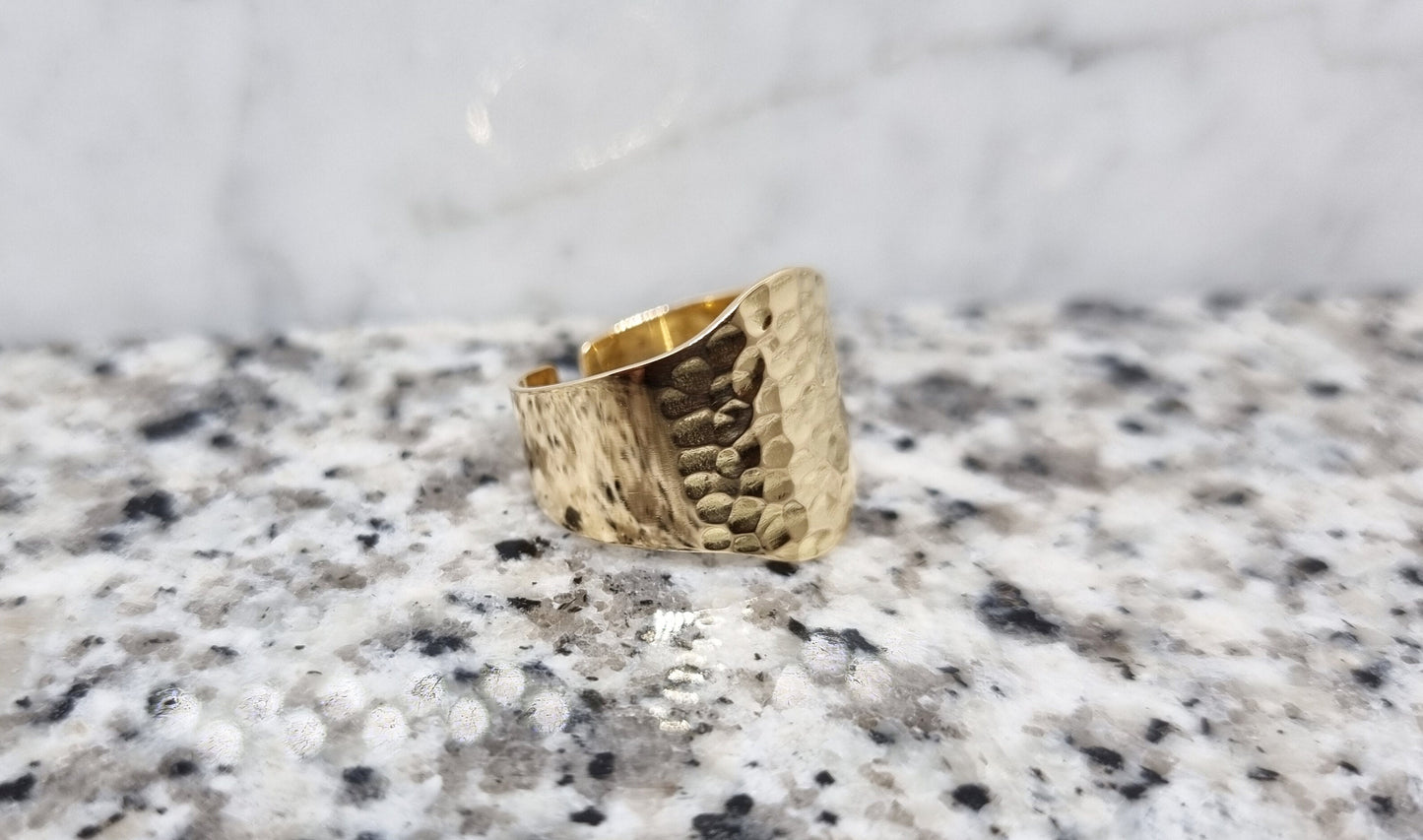 Bague, chevalière en or 18 carats forgée entièrement à la main