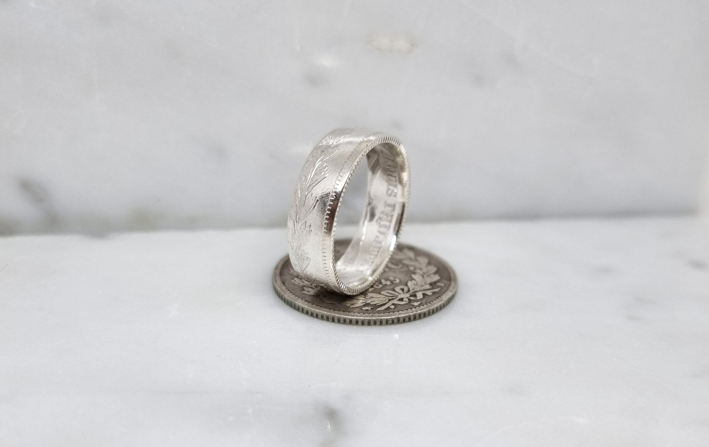 Bague pièce de monnaie 1 franc Louis Philippe en argent serti d'un saphir (coin ring)
