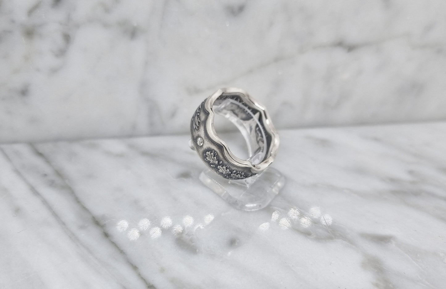 Bague jeton octogonale "Banque d'Orléans" en argent serti d'un diamant (coin ring)