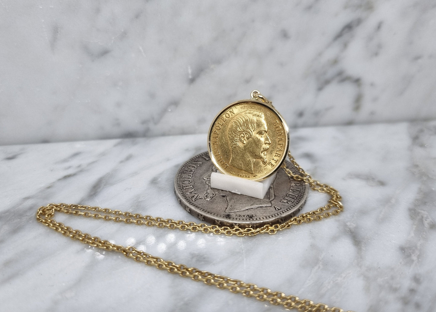 Pendentif pièce de monnaie 20 Francs "Louis Napoléon" bord lisse en or