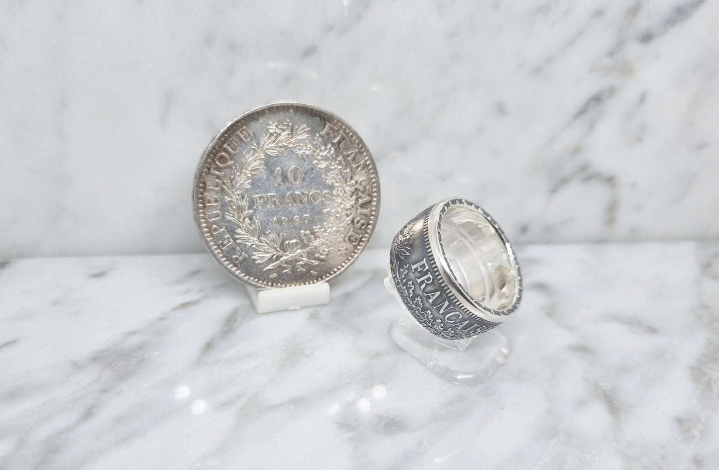 Bague pièce de monnaie 10 Francs Hercule en argent style alliance serti d'un saphir avec gravure (coin ring)