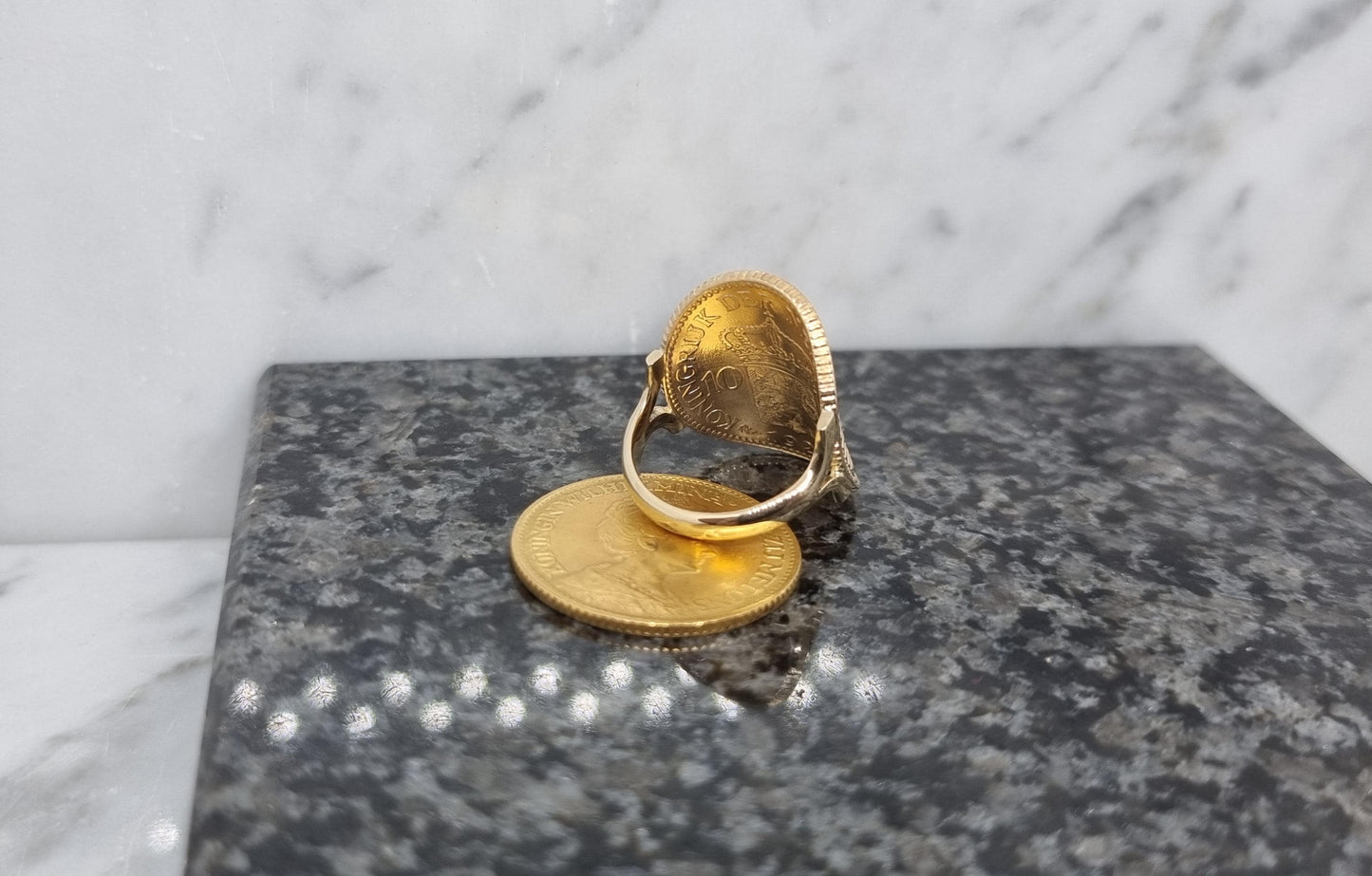 Bague pièce de monnaie 10 Gulden des Pays-Bas cintrée en or