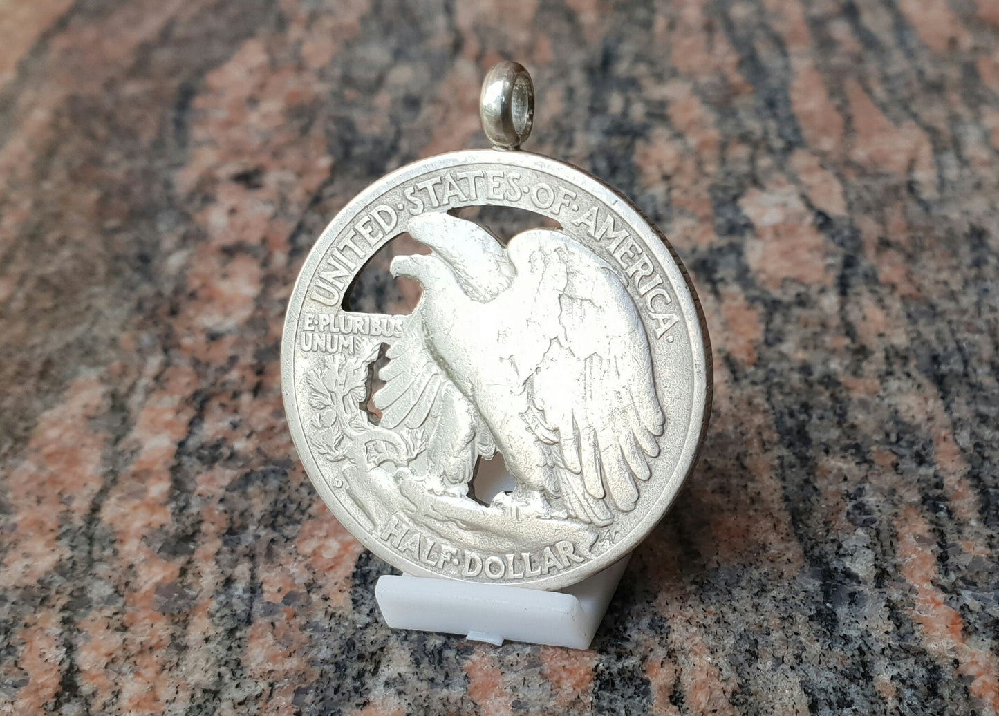 Pendentif pièce de monnaie 1/2 Dollar "Liberty Walking" en argent découpée a la main