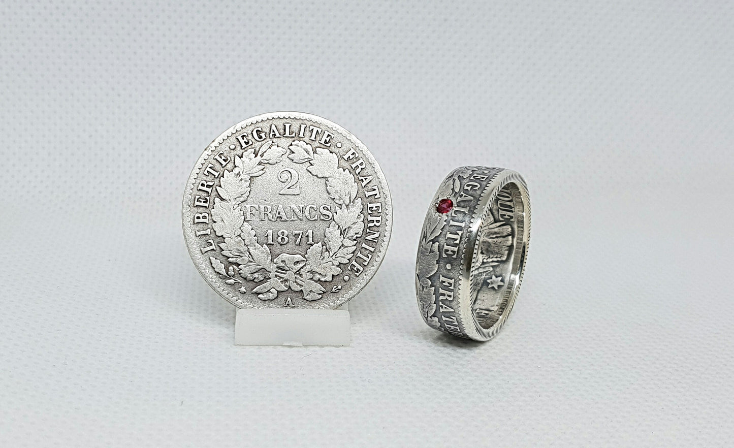 Bague pièce de monnaie 2 Francs Cérès en argent serti d'un rubis (coin ring)