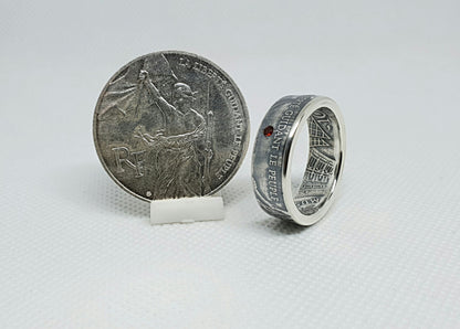 Bague pièce de monnaie 100 Francs "Liberté guidant le peuple" en argent serti d'un grenat (coin ring)