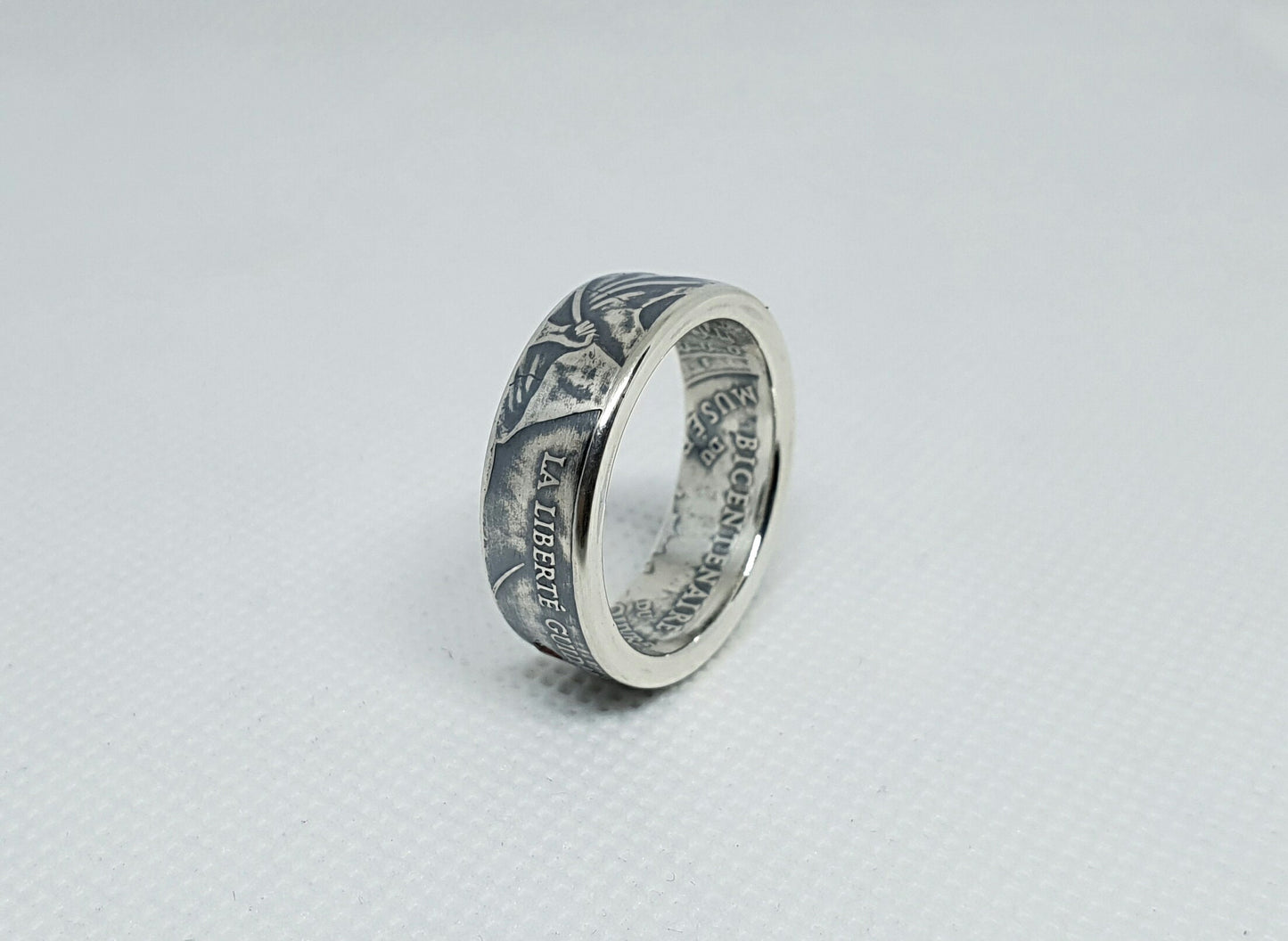 Bague pièce de monnaie 100 Francs "Liberté guidant le peuple" en argent serti d'un grenat (coin ring)