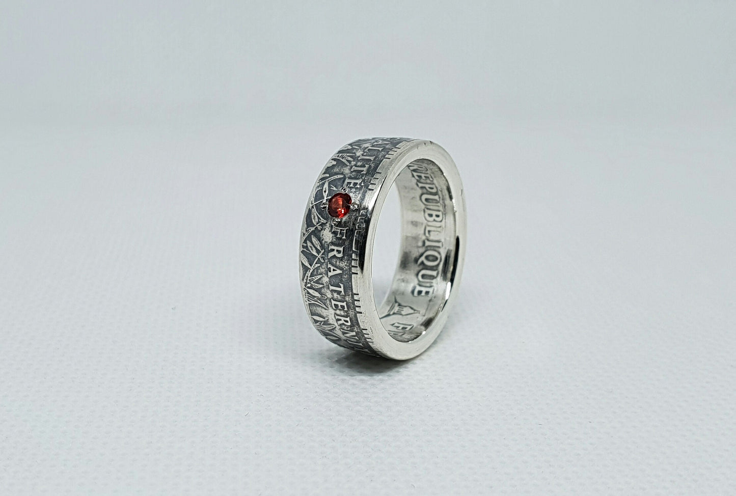 Bague pièce de monnaie 100 Francs "Panthéon" en argent serti d'un rubis (coin ring)