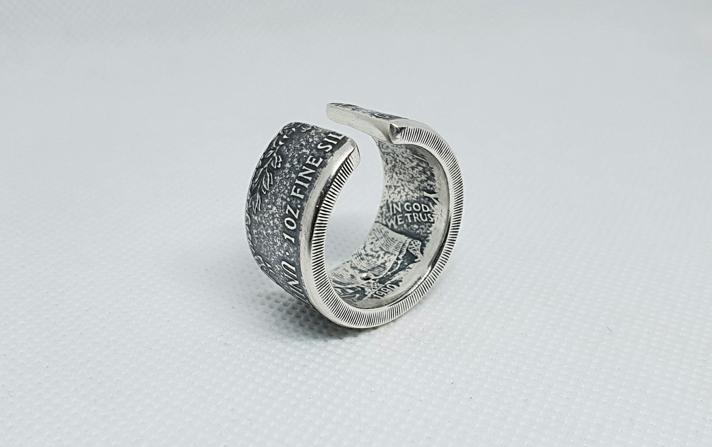 Bague pièce de monnaie 1 Dollar "American Silver Eagle" des Etats-Unis en argent serti d'un Spinelle noir (coin ring)