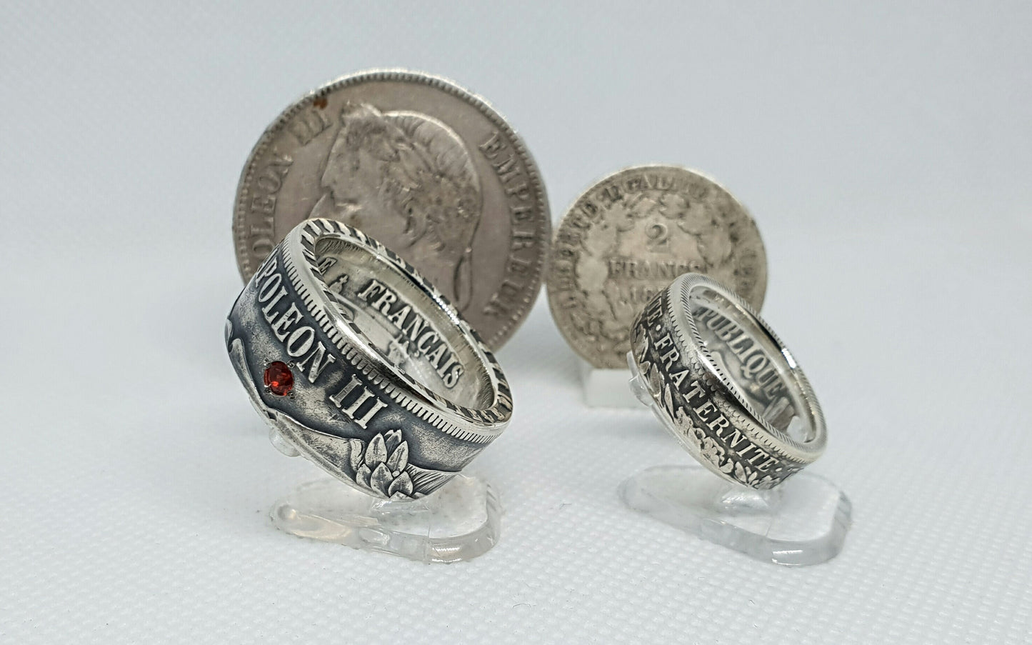 Ensemble Bague pièce de monnaie 2 Francs Cérès et 5 Francs Napoléon en argent serti d'un rubis (coin ring)