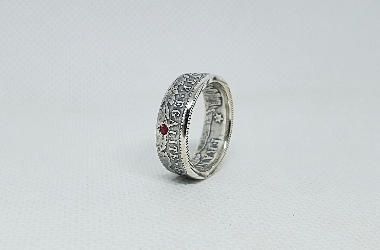 Bague pièce de monnaie 2 Francs Cérès en argent serti d'un rubis (coin ring)