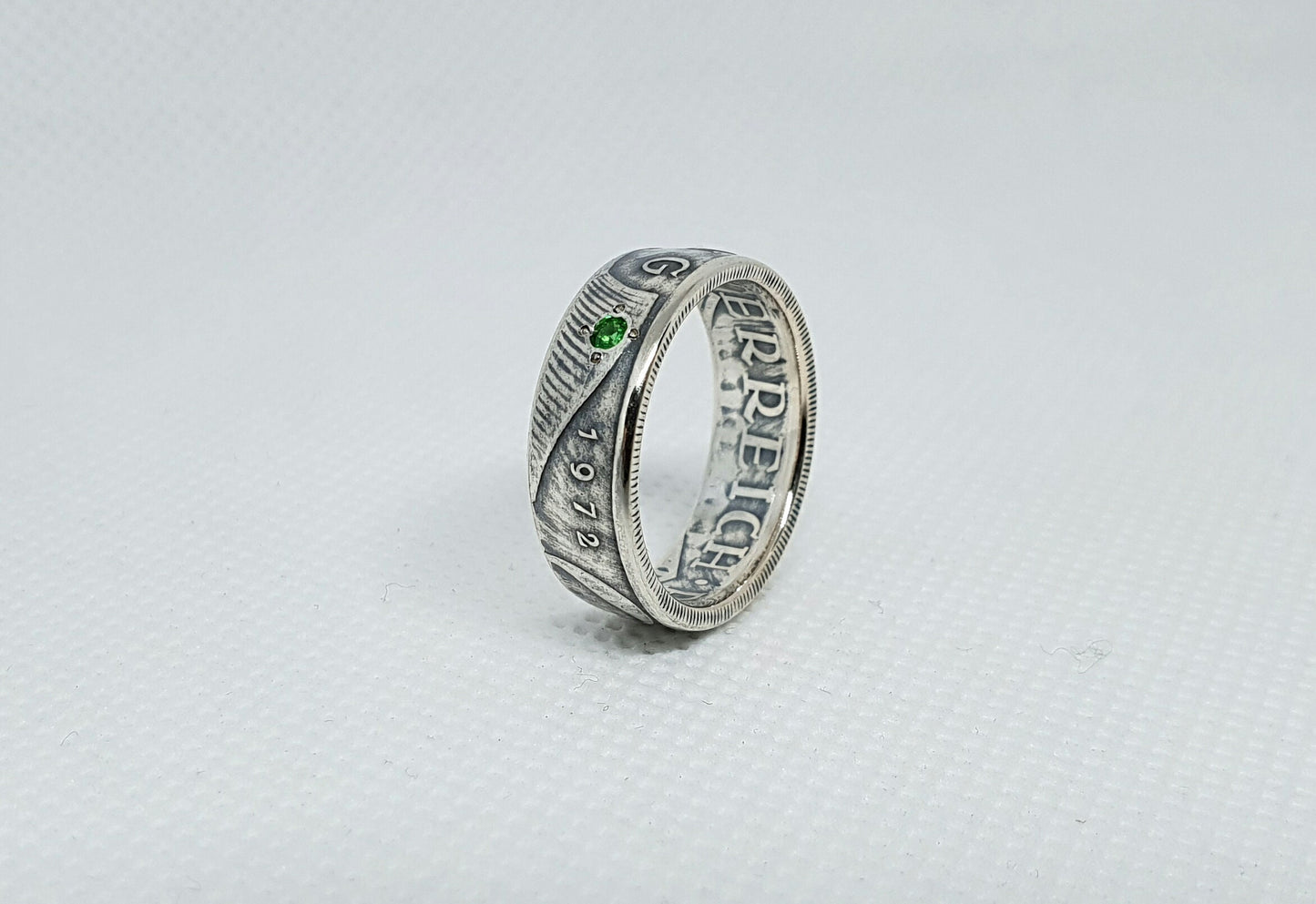 Bague pièce de monnaie 10 Shillings d'Autriche en argent serti d'une Tsavorite (coin ring)