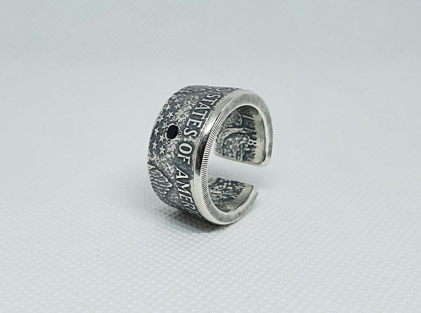 Bague pièce de monnaie 1 Dollar "American Silver Eagle" des Etats-Unis en argent serti d'un Spinelle noir (coin ring)