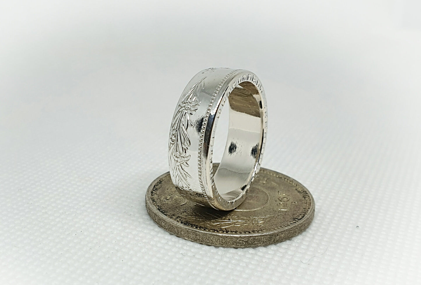 Bague pièce de monnaie 5 Francs Suisse en argent style alliance avec gravure (coin ring)