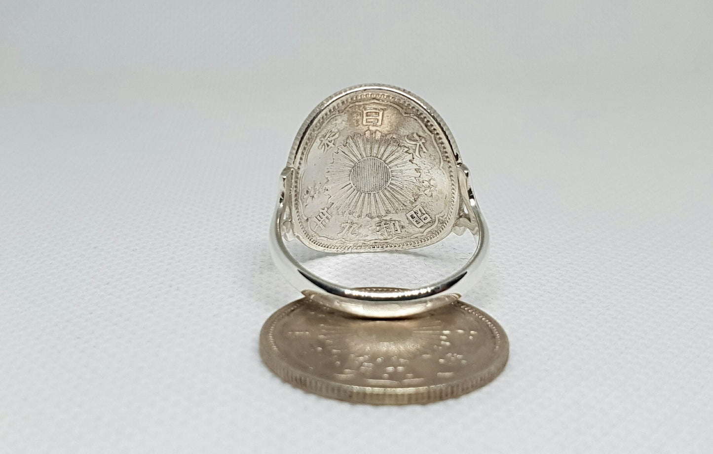 Bague pièce de monnaie 50 Sen du Japon cintrée en argent