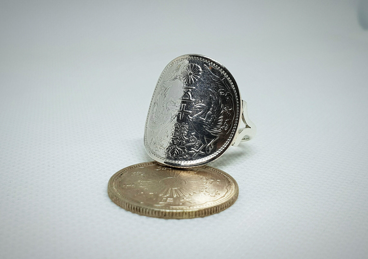 Bague pièce de monnaie 50 Sen du Japon cintrée en argent