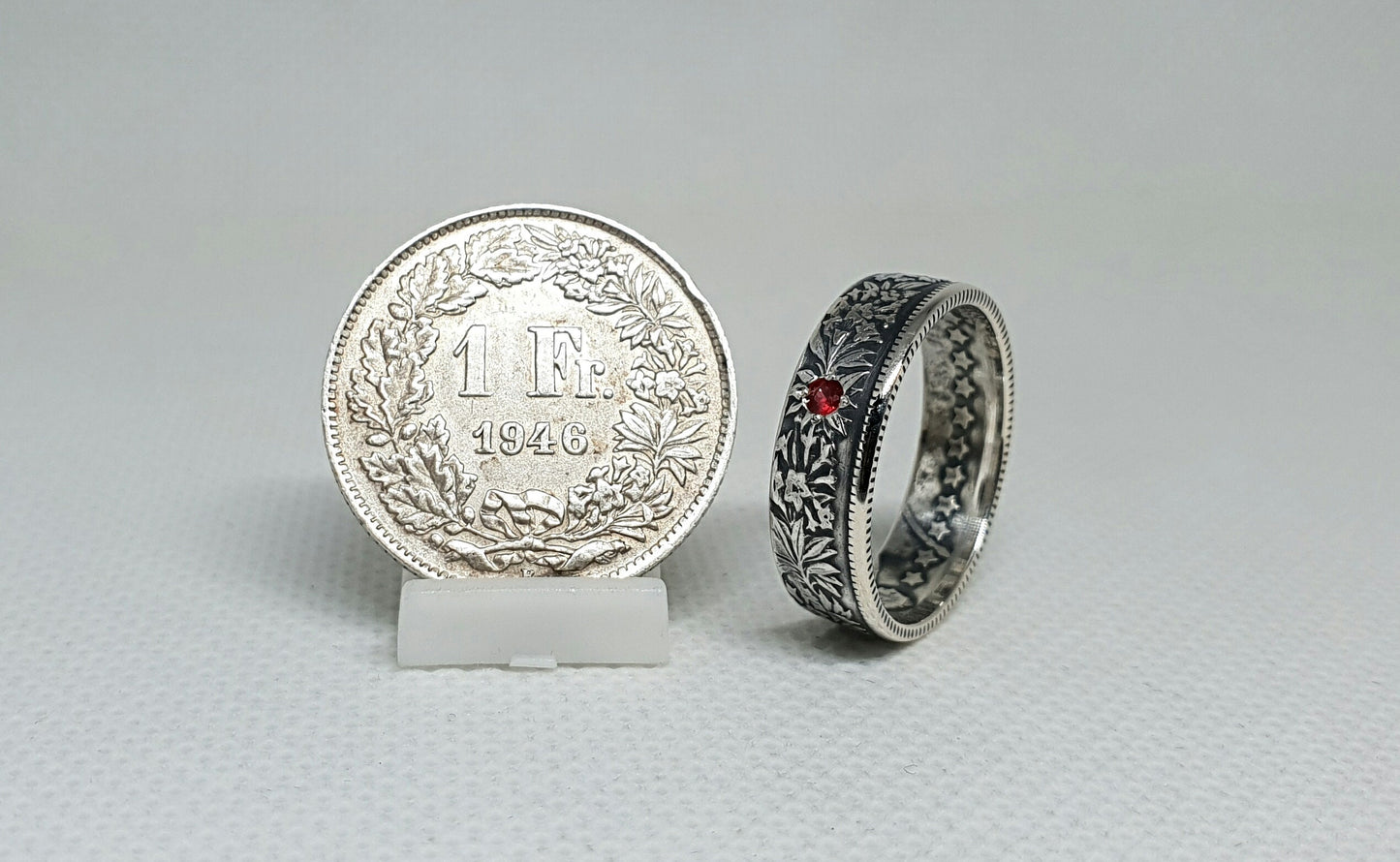 Bague pièce de monnaie 1 Franc Suisse en argent serti d'un rubis (coin ring)