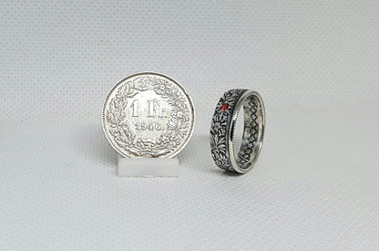 Bague pièce de monnaie 1 Franc Suisse en argent serti d'un rubis (coin ring)