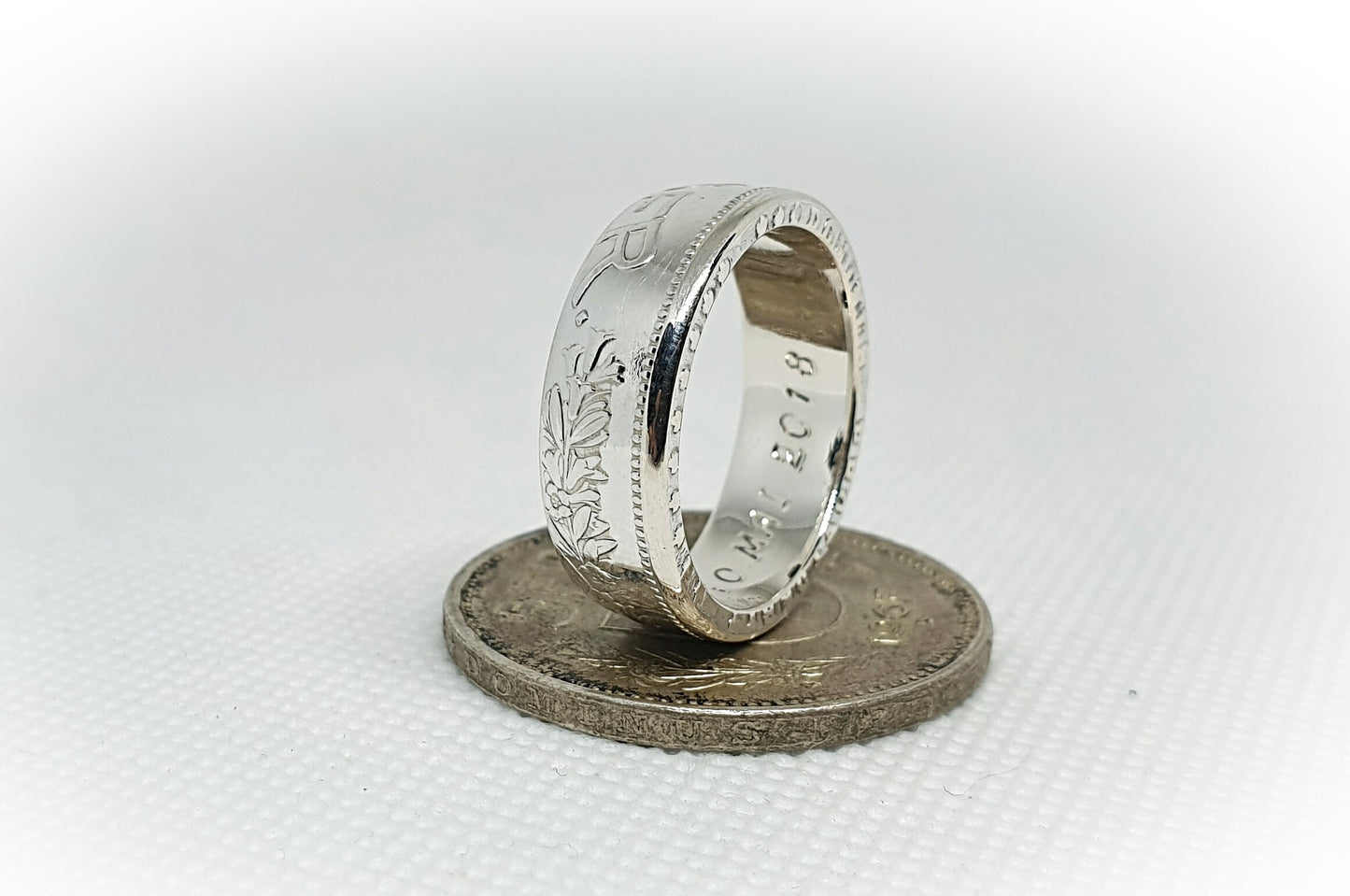 Bague pièce de monnaie 5 Francs Suisse en argent style alliance avec gravure (coin ring)