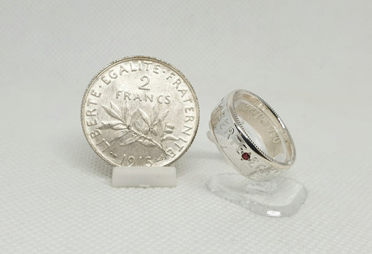 Bague pièce de monnaie 2 Francs Semeuse en argent style alliance avec gravure serti d'un rubis (coin ring)