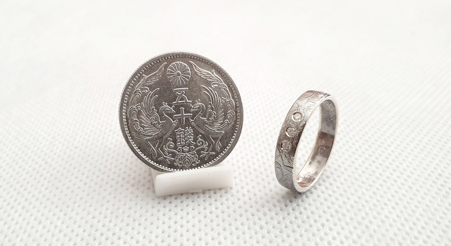 Bague pièce de monnaie 50 sen du japon en argent style alliance serti de trois diamants (coin ring)