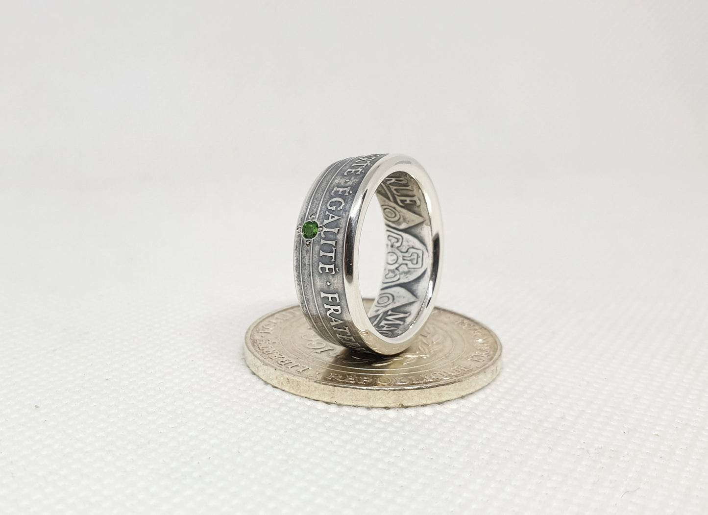 Bague pièce de monnaie 100 Francs "Charlemagne" en argent serti d'une tsavorite (coin ring)