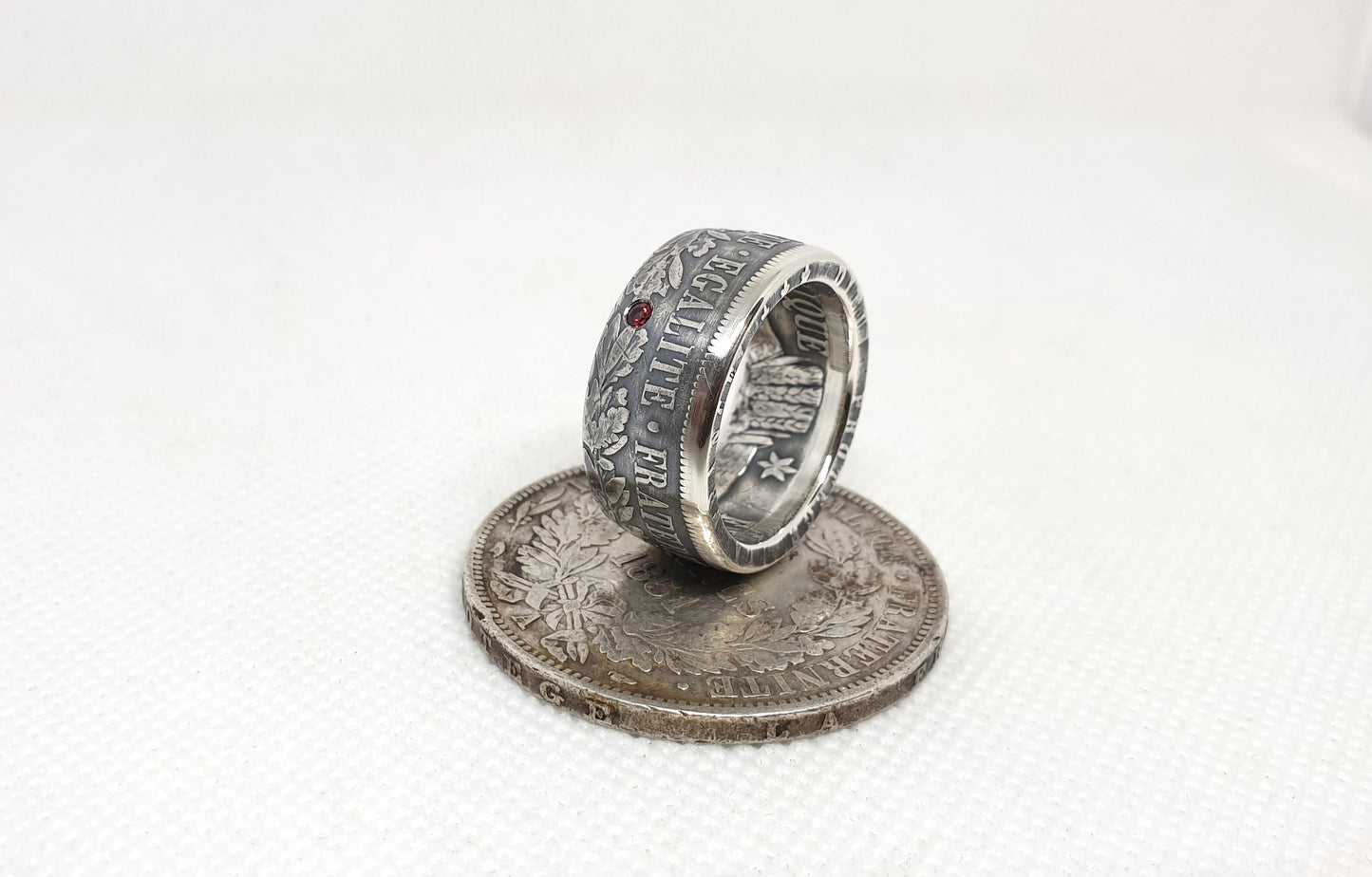 Bague pièce de monnaie 5 francs Cérès en argent serti d'un rubis (coin ring)