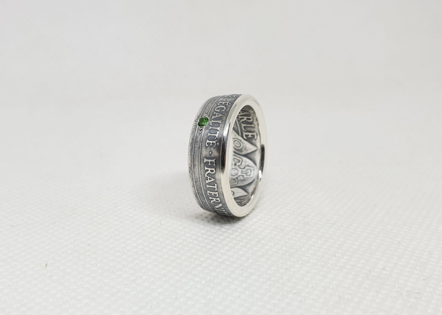 Bague pièce de monnaie 100 Francs "Charlemagne" en argent serti d'une tsavorite (coin ring)