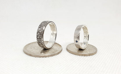 Ensemble bague pièce de monnaie 1 Rupee et un demi Rupee en argent style alliance avec gravure serti de trois saphirs (coin ring)