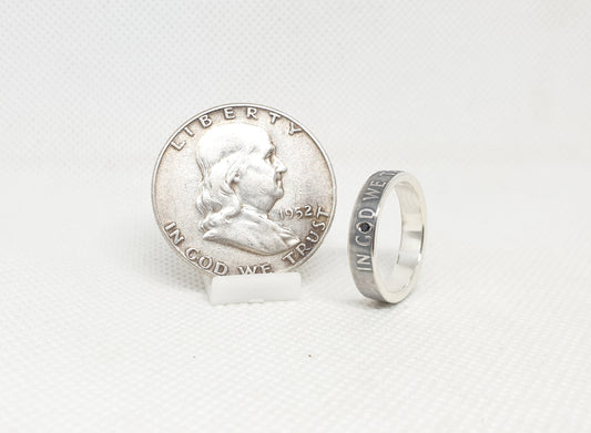 Bague pièce de monnaie 1/2 dollar "Franklin" des Etats-Unis en argent style alliance serti d'une spinelle (coin ring)