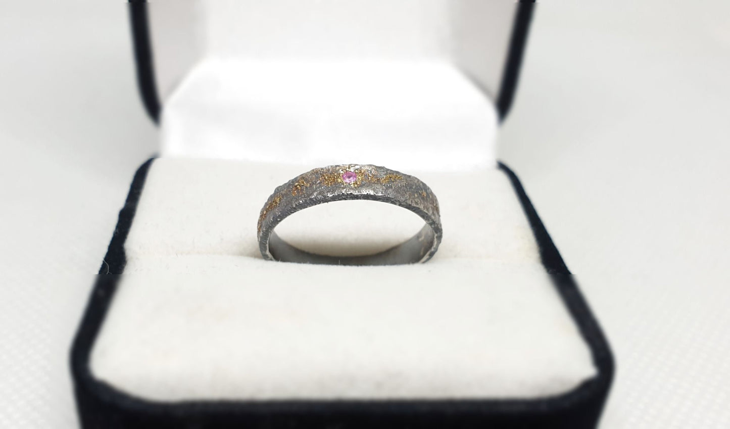 bague rustique morceau de la lune en argent sterling et en or 18 carat serti d'un saphir rose