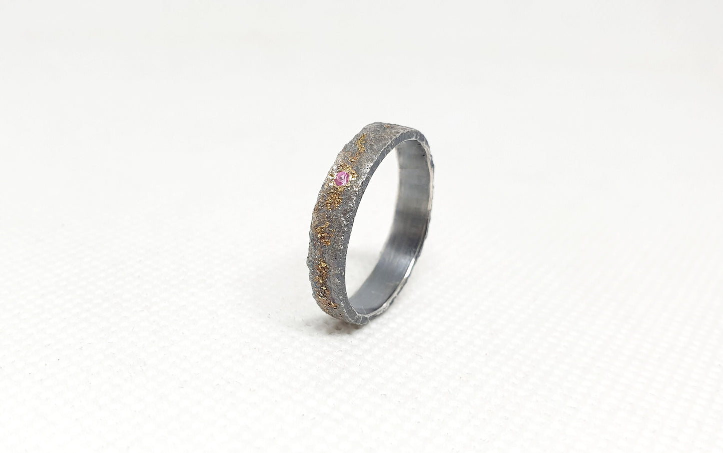 bague rustique morceau de la lune en argent sterling et en or 18 carat serti d'un saphir rose