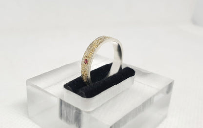 bague rustique morceau de la lune en argent sterling et en or 18 carat serti d'un rubis