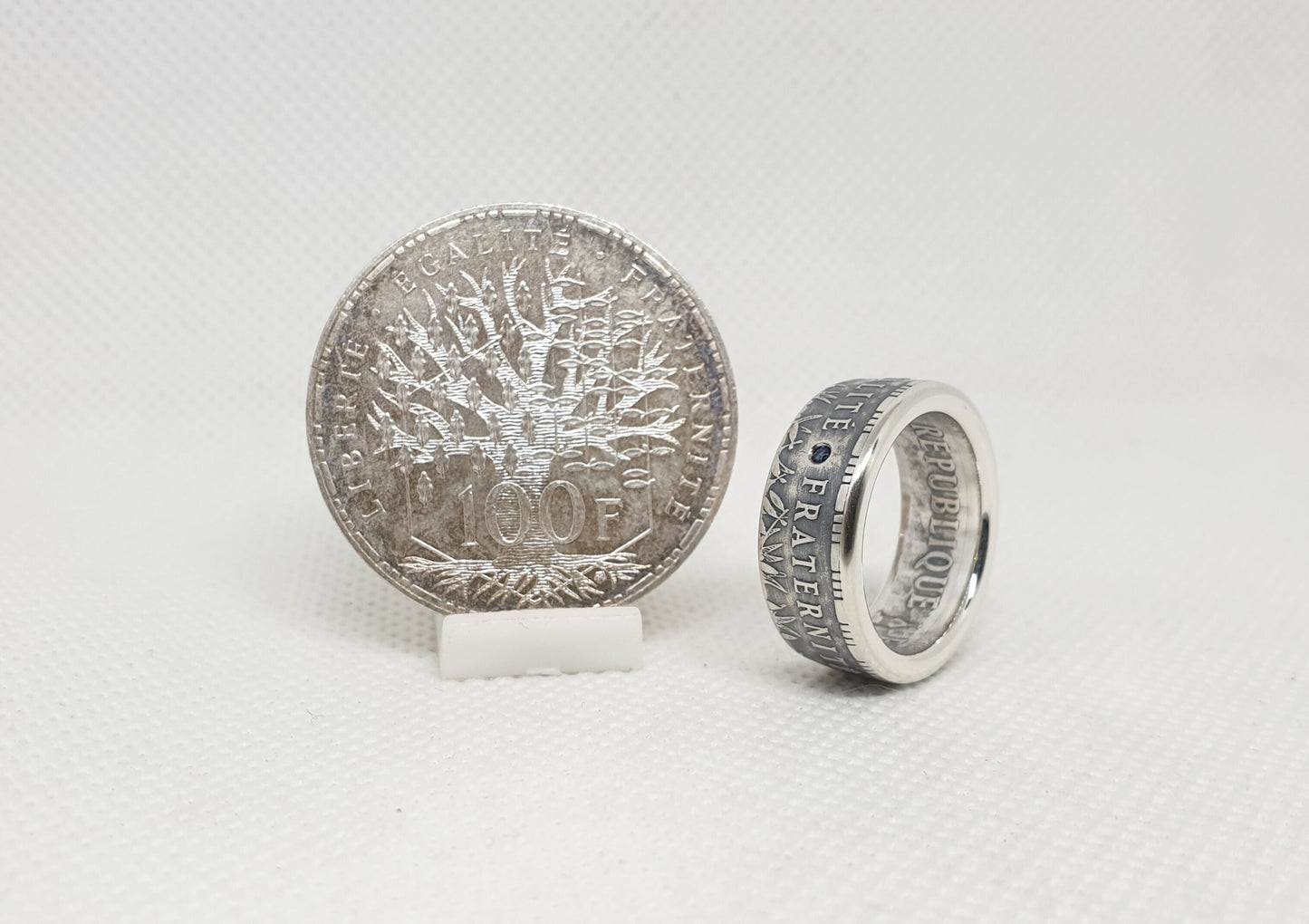 Bague pièce de monnaie 100 Francs "Panthéon" en argent serti d'un saphir (coin ring)