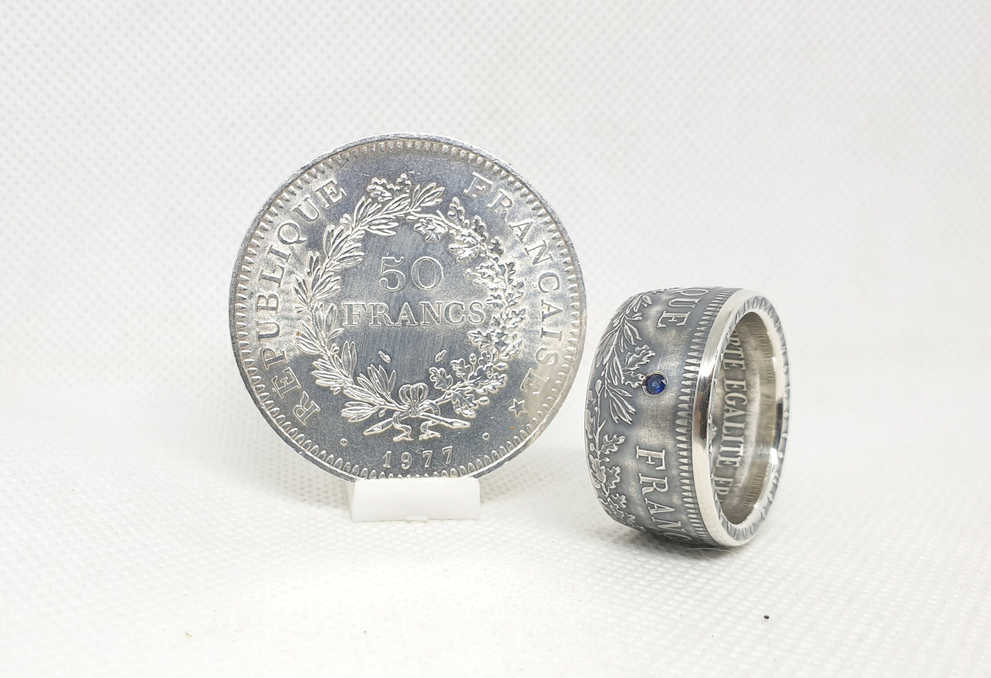 Bague pièce de monnaie 50 Francs Hercule en argent serti d'un saphir (coin ring)