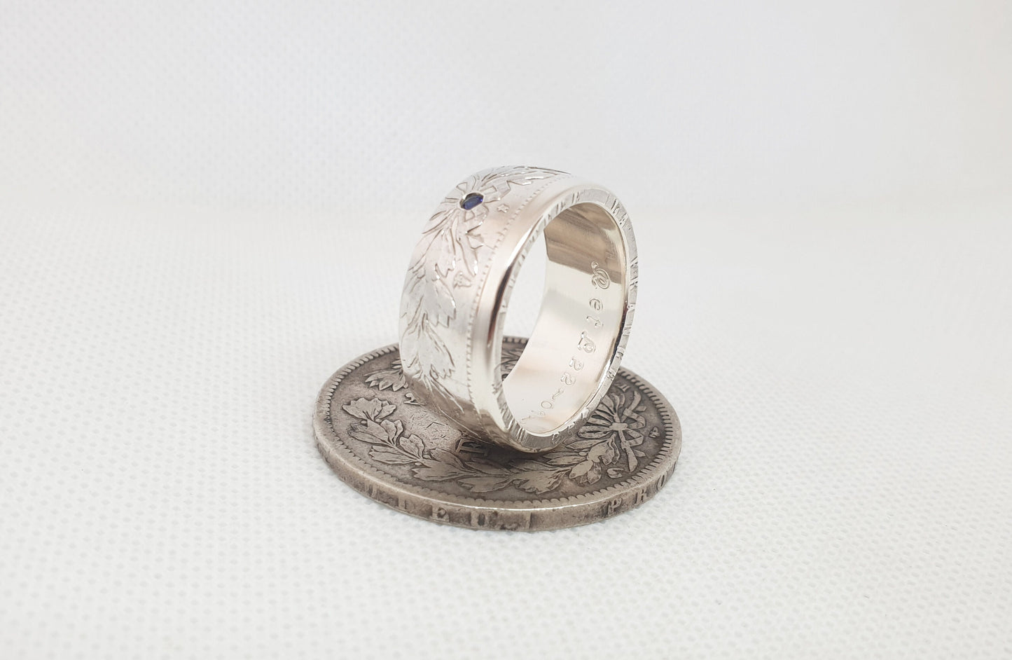 Bague pièce de monnaie 5 francs Louis Philippe en argent style alliance serti d'un saphir avec gravure (coin ring)