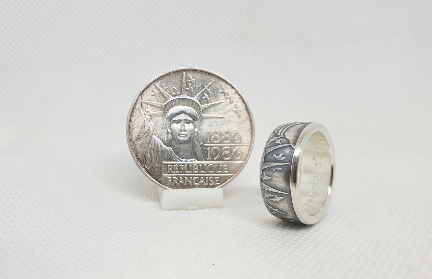 Bague pièce de monnaie 100 Francs "Statue de la Liberté" en argent style alliance avec gravure (coin ring)