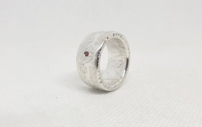 Bague pièce de monnaie 1 Thaler Marie Thérèse d'Autriche refrappée en argent serti d'un rubis (coin ring)