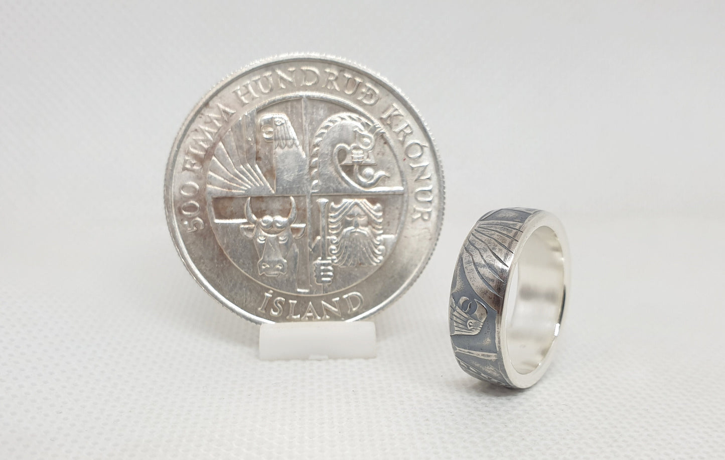 Bague pièce de monnaie 500 Kronur d'Islande en argent style alliance serti d'une améthyste avec gravure