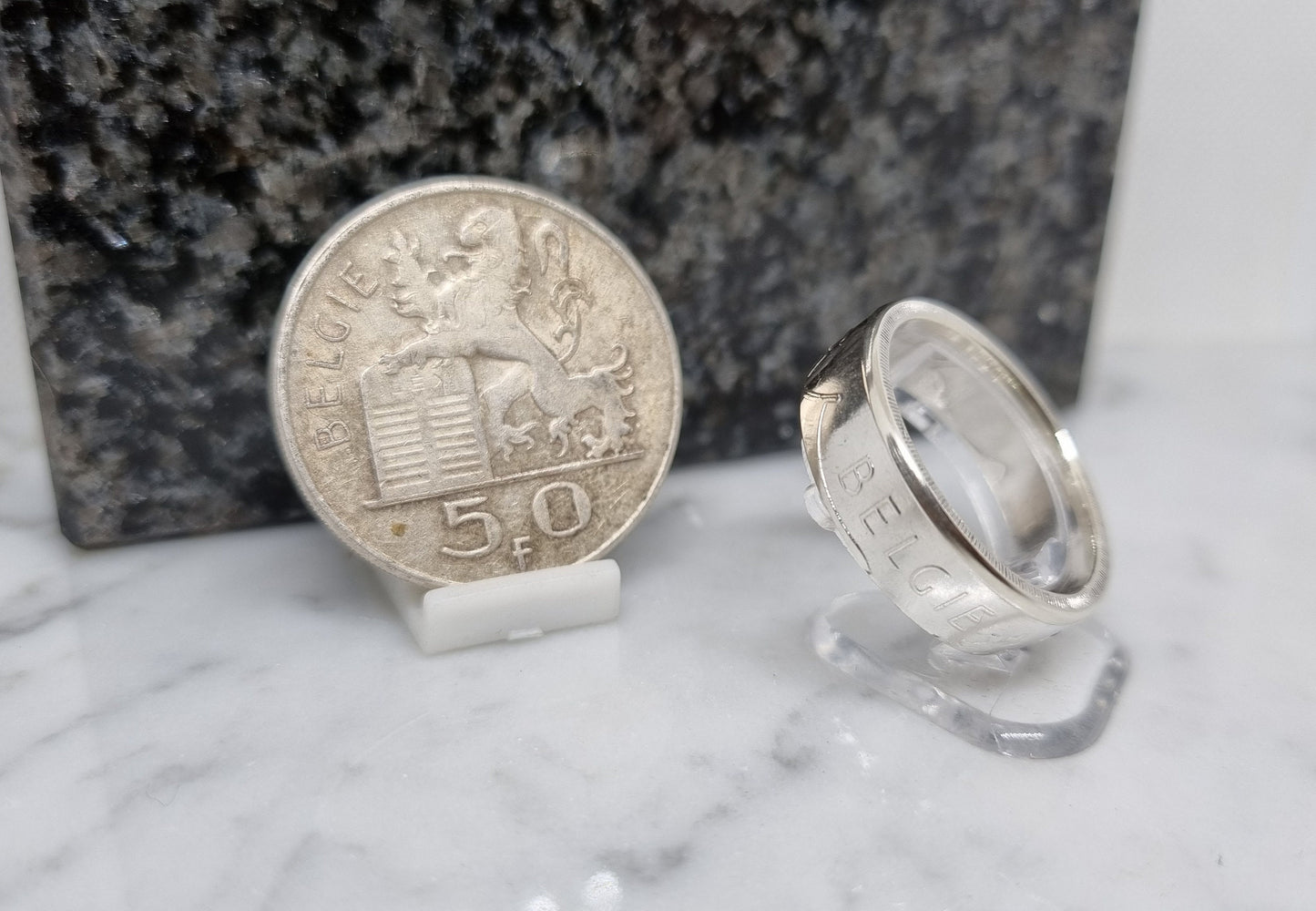 Bague pièce de monnaie 5 Francs de Belgique en argent serti d'un rubis (coin ring)