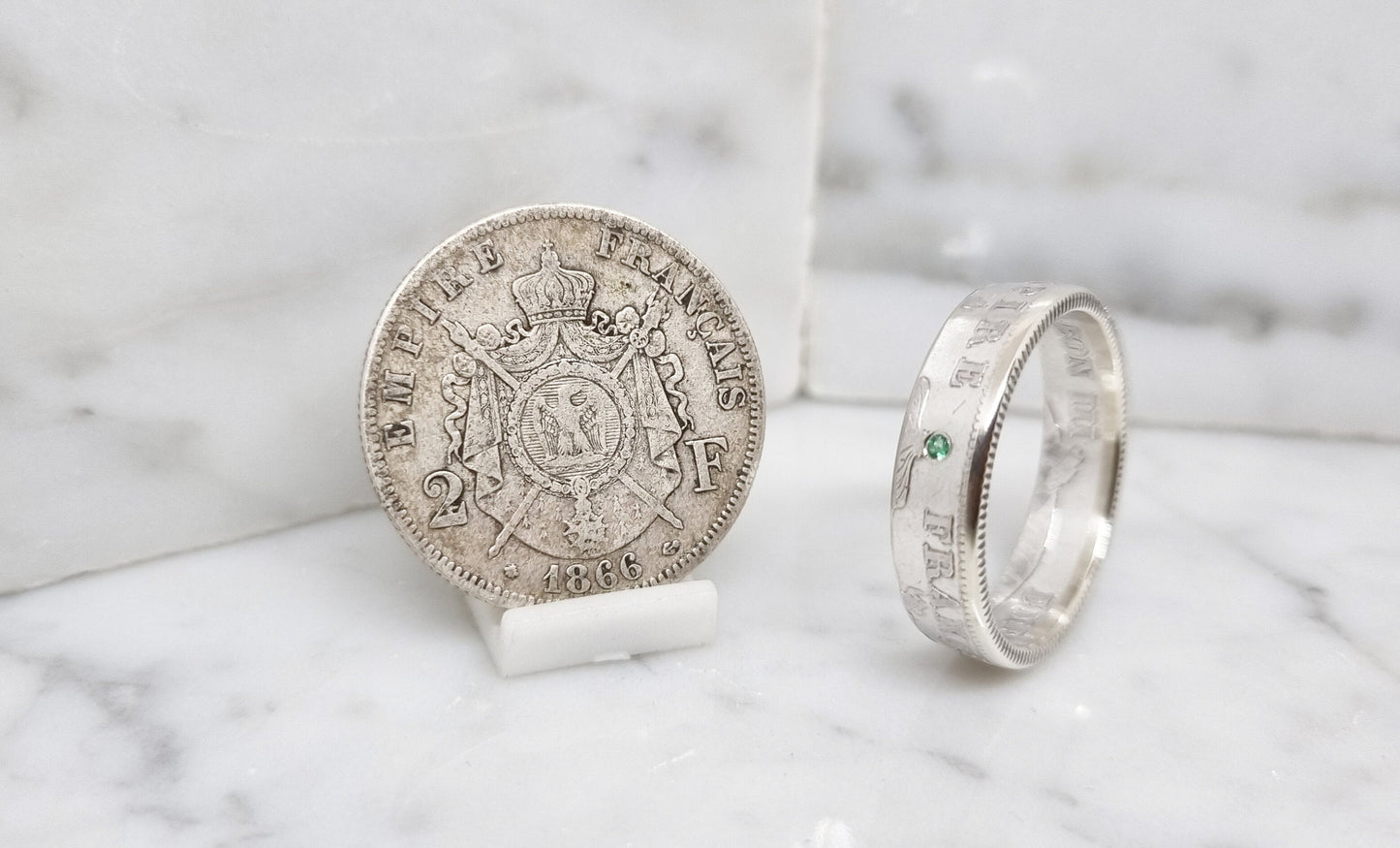 Bague pièce de monnaie 2 francs napoléon en argent serti d'une émeraude (coin ring)