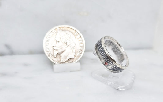 Bague pièce de monnaie 1 Franc Napoléon III visible en argent serti d'un rubis (coin ring)